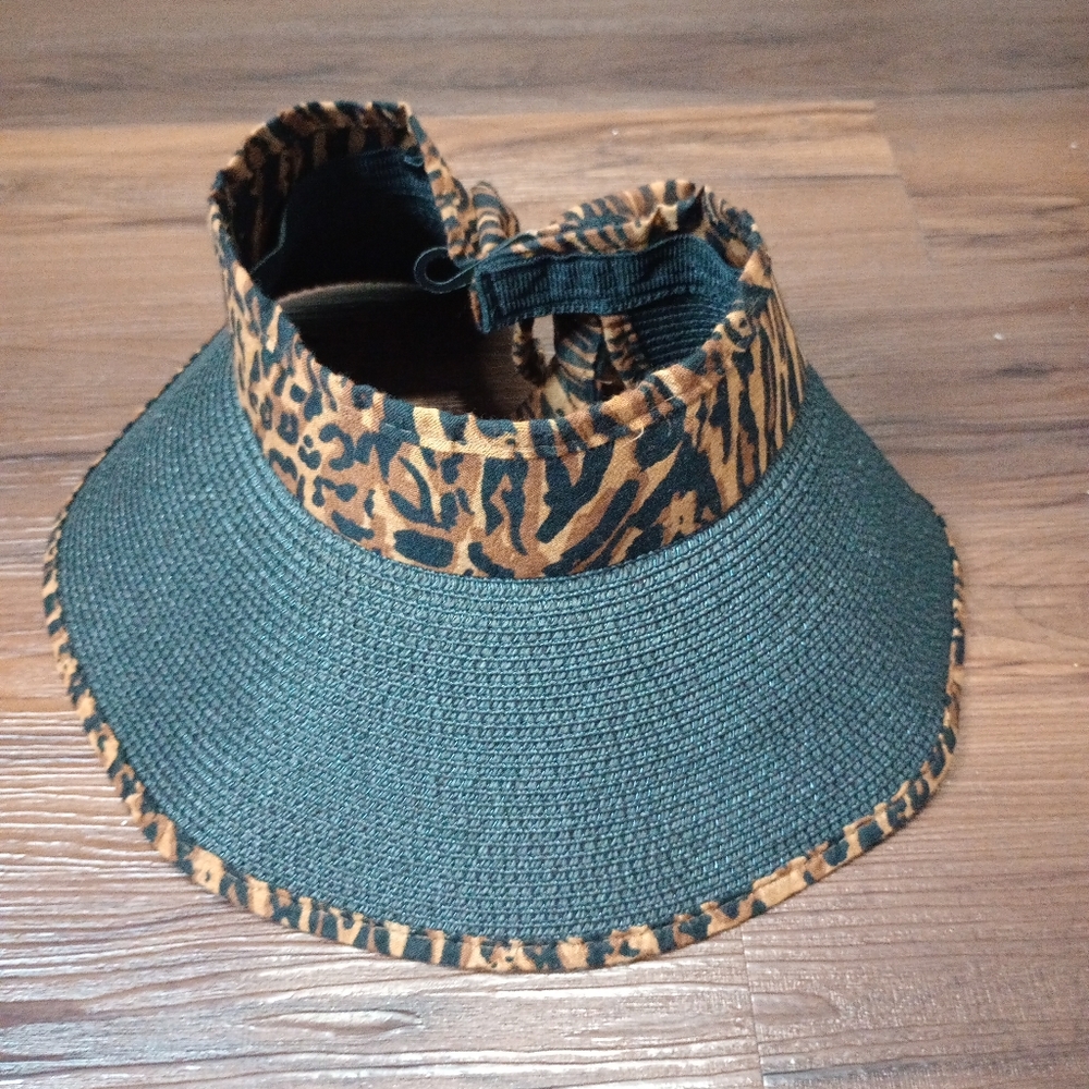 TAHARI Wide Brim Sun Visor Bow Back Packable Black Animal Print